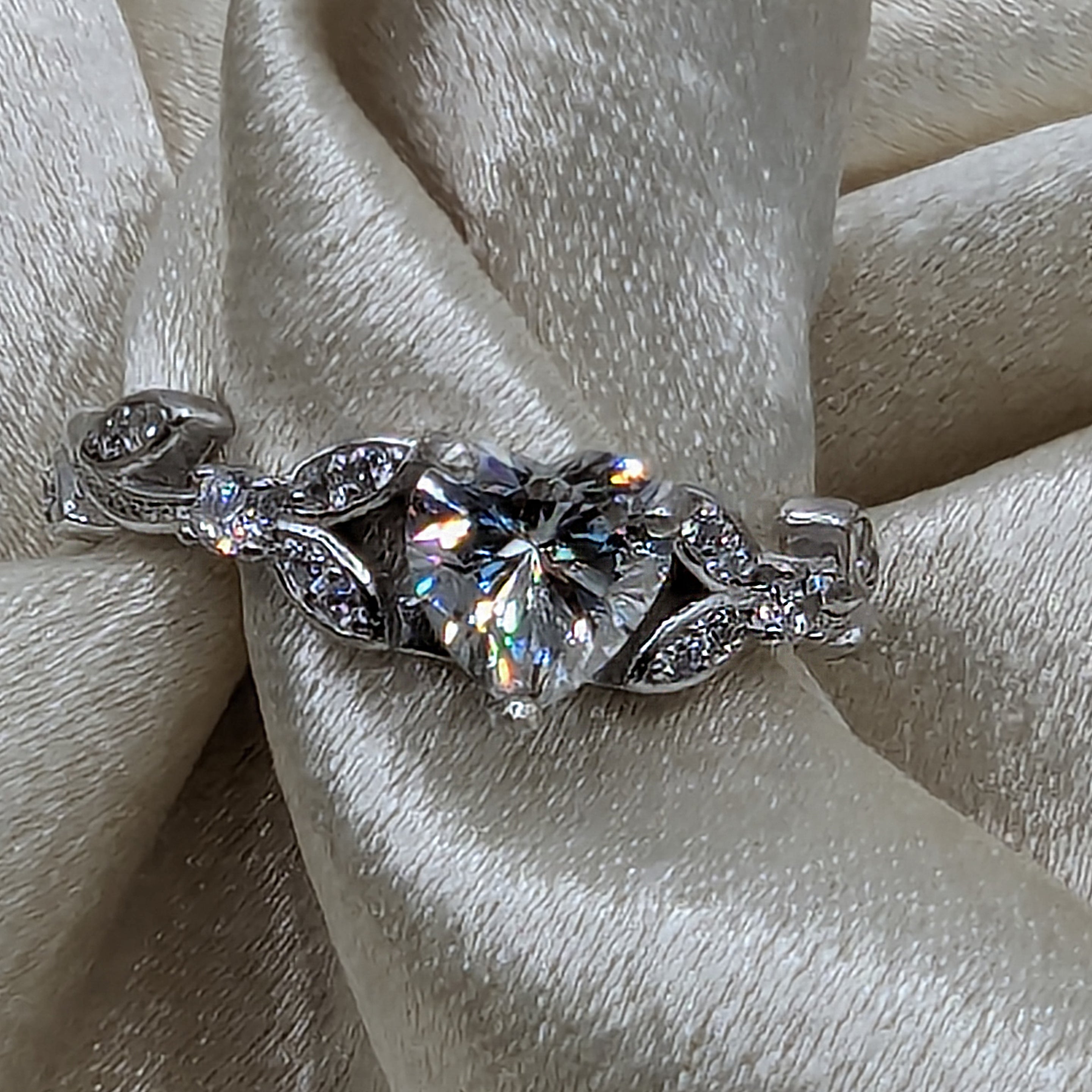 Heart Shaped GRA Certified Moissanite Diamond Engagement Rings in Whit