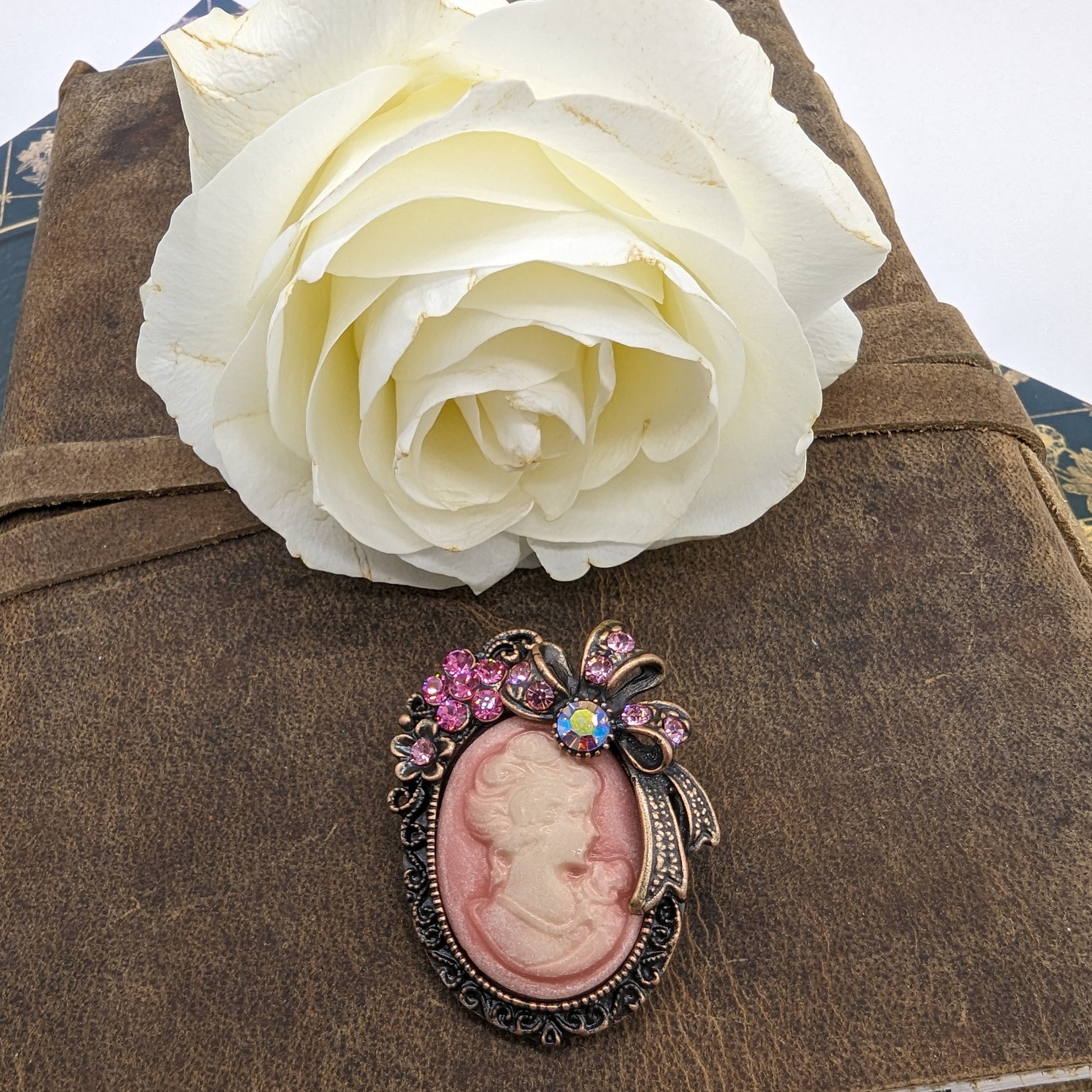 Alilang Vintage Classic Victorian Lady Pink Cameo Brooch with Rhinestone Floral and Bow Accents