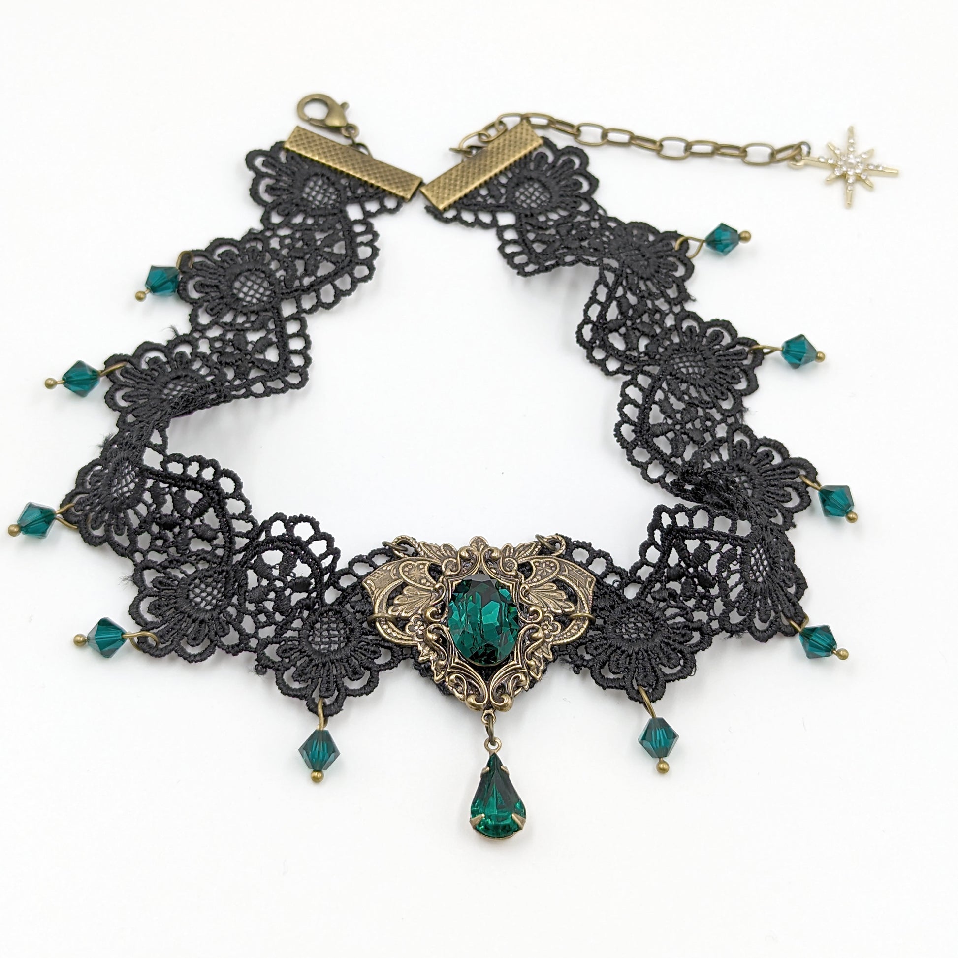 Vintage Emerald Choker Necklace made with Swarovski Crystals, Gothic Jewelry, Vintage Jewelry