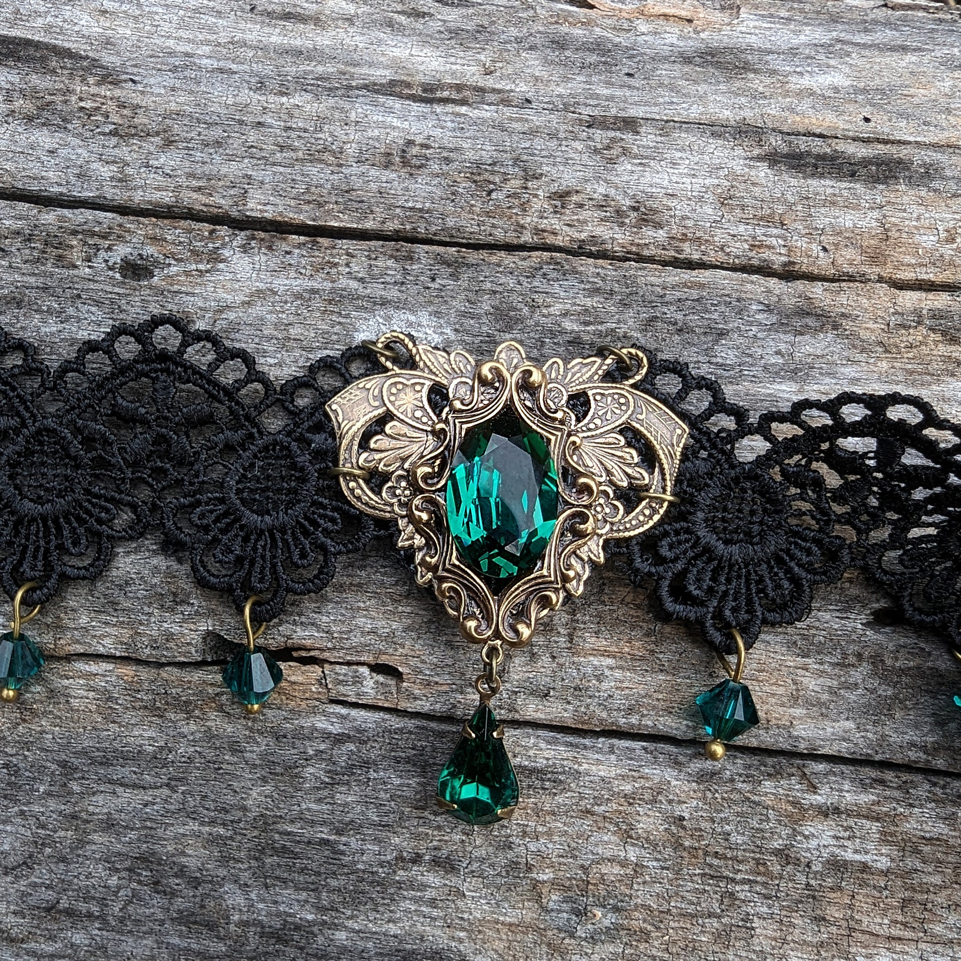 Vintage Emerald Choker Necklace made with Swarovski Crystals, Gothic Jewelry, Vintage Jewelry