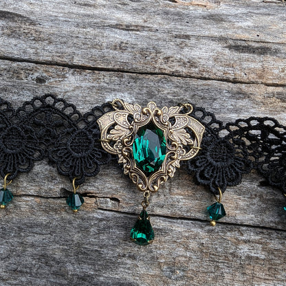 Vintage Emerald Choker Necklace made with Swarovski Crystals, Gothic Jewelry, Vintage Jewelry