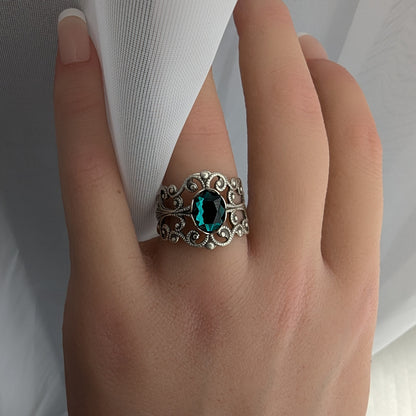Vintage Sterling Silver Filigree Adjustable Ring with Emerald Swarovski Crystal