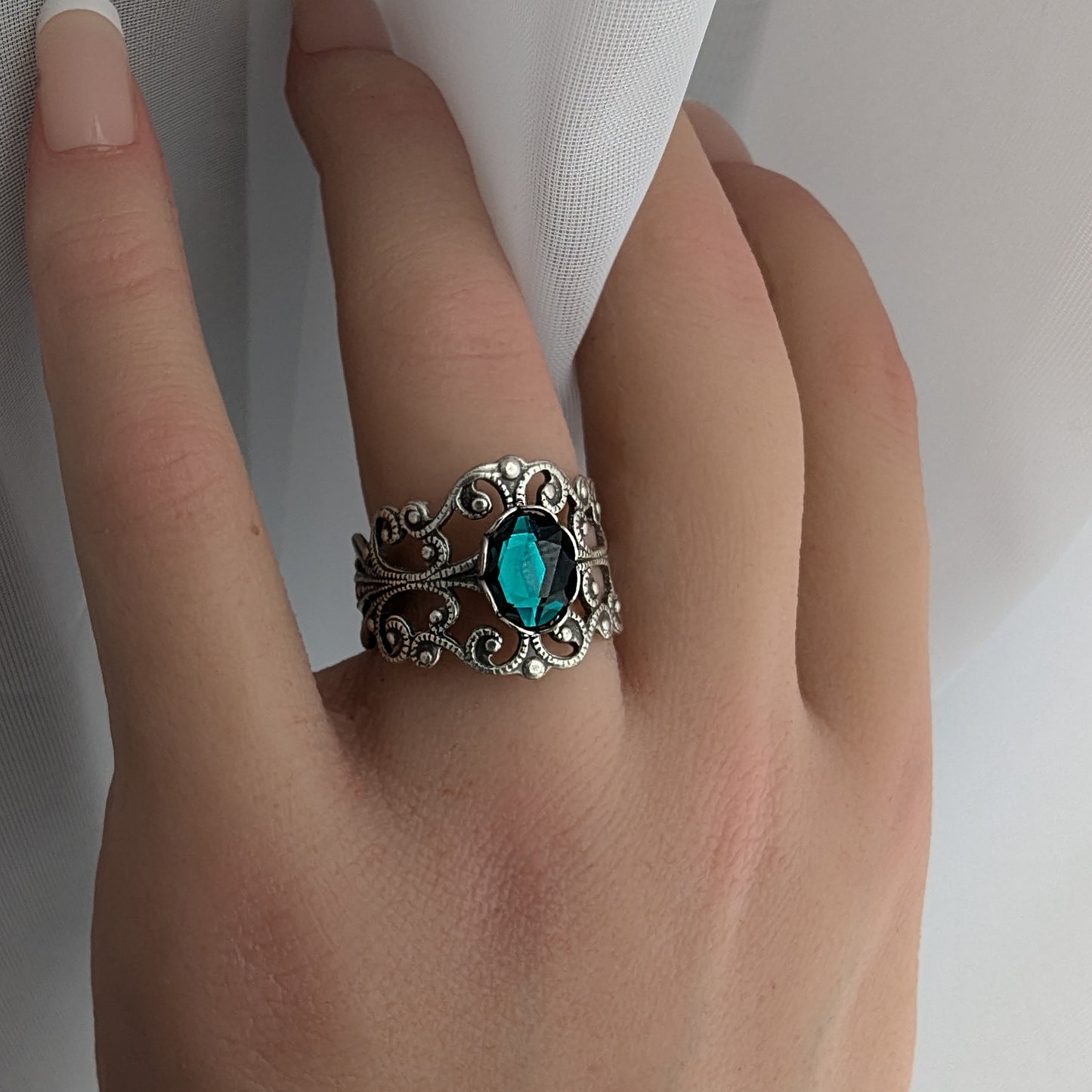 Vintage Sterling Silver Filigree Adjustable Ring with Emerald Swarovski Crystal