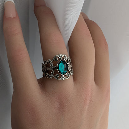 Vintage Sterling Silver Filigree Adjustable Ring with Emerald Swarovski Crystal
