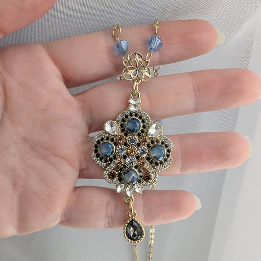Elegant Vintage-Inspired floral Blue and Gold Rhinestone Pendant Necklace