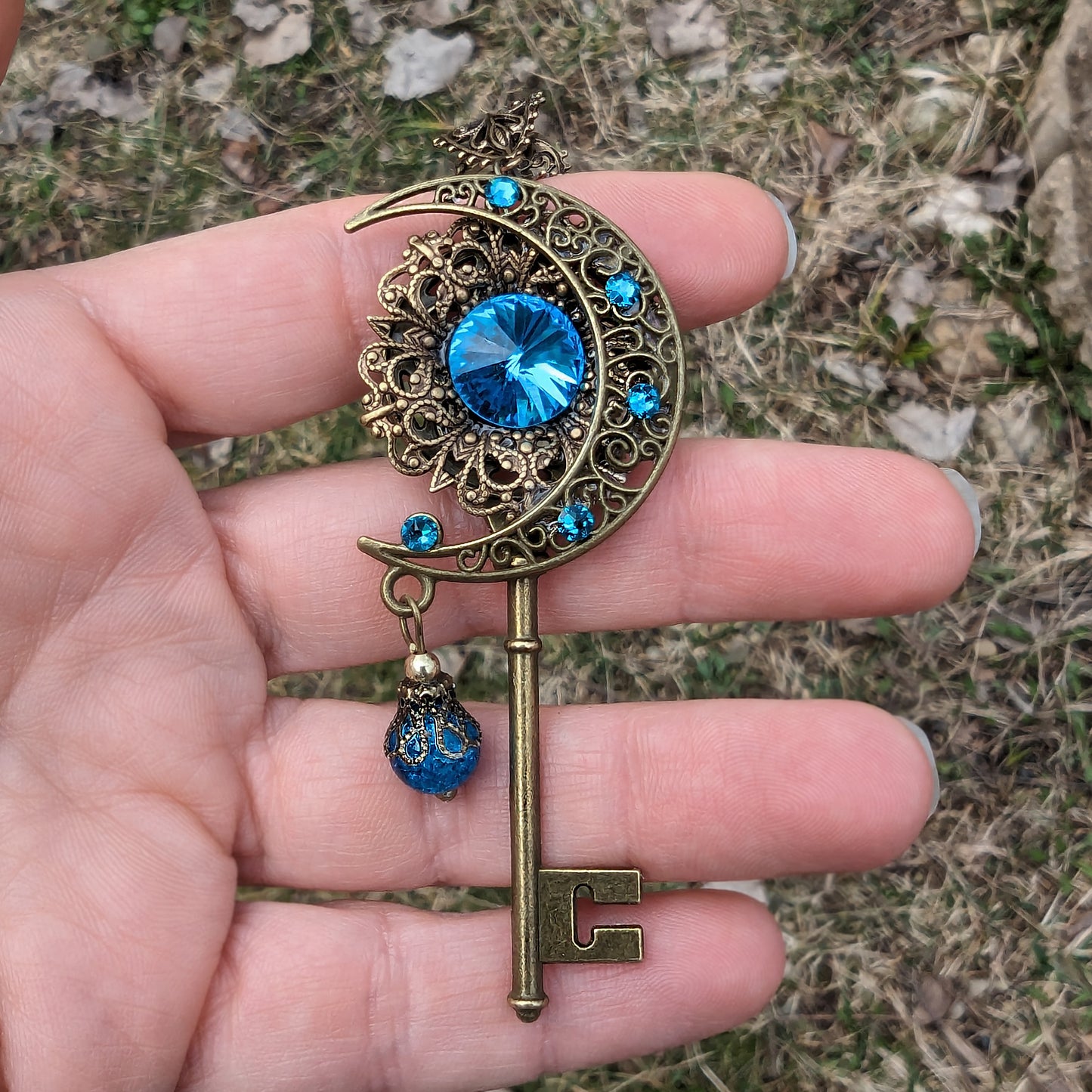 Celestial Moon Key Necklace – Fantasy Fairycore Jewelry with Blue Crystals