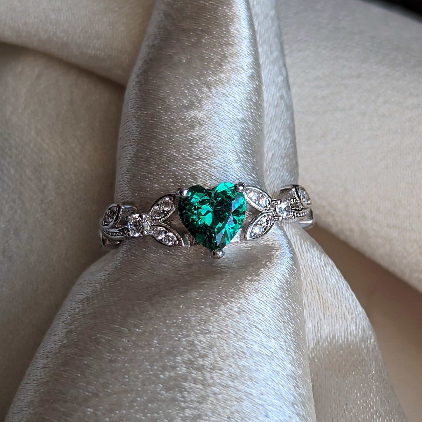 emerald engagement rings in white gold and rose gold, heart shaped rings, bridal jewelry jewelry, emerald rings engagement