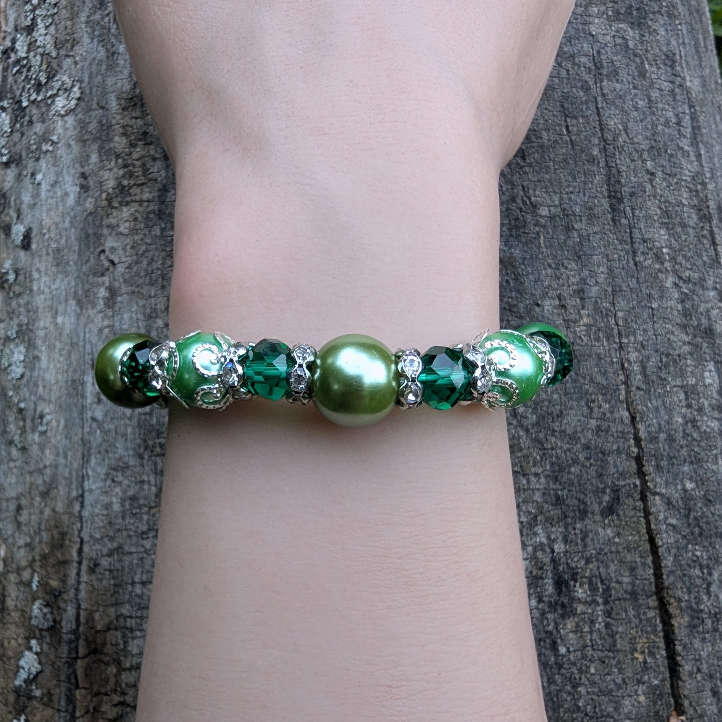 Lucky green synthetic pearl and emerald crystal stretch bracelet