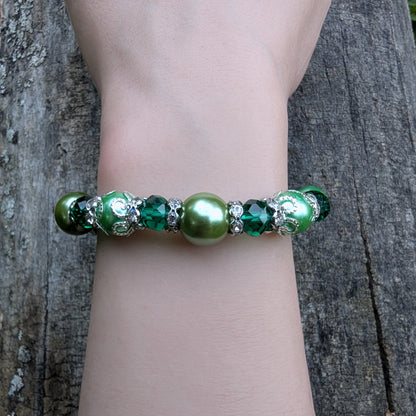 Lucky green synthetic pearl and emerald crystal stretch bracelet