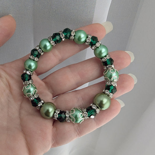 Lucky green synthetic pearl and emerald crystal stretch bracelet