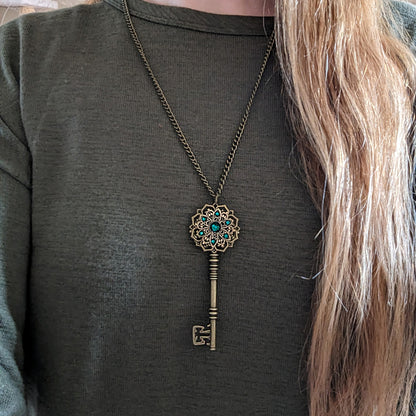 Mayfair Witches Inspired Emerald Swarovski Key Necklace – Gothic Witchy Jewelry