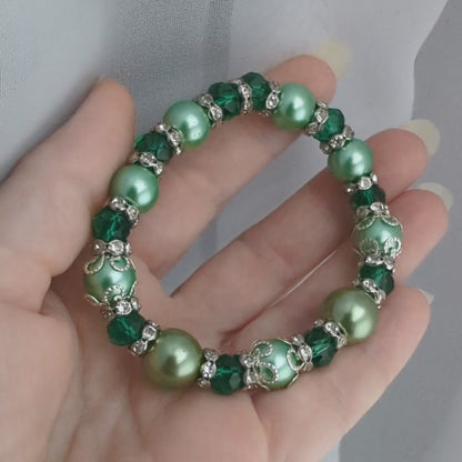 Lucky green synthetic pearl and emerald crystal stretch bracelet