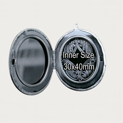 Oval Silver locket, inside view, size 30x40mm