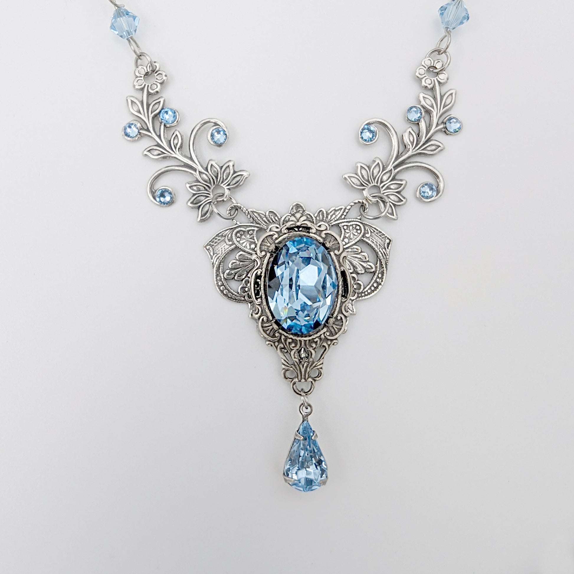 Vintage Aquamarine crystal necklace Bridal Jewelry Set made with Swarovski crystals. Wedding Jewelry, Vintage Jewelry, Bridal jewelry jewelry
