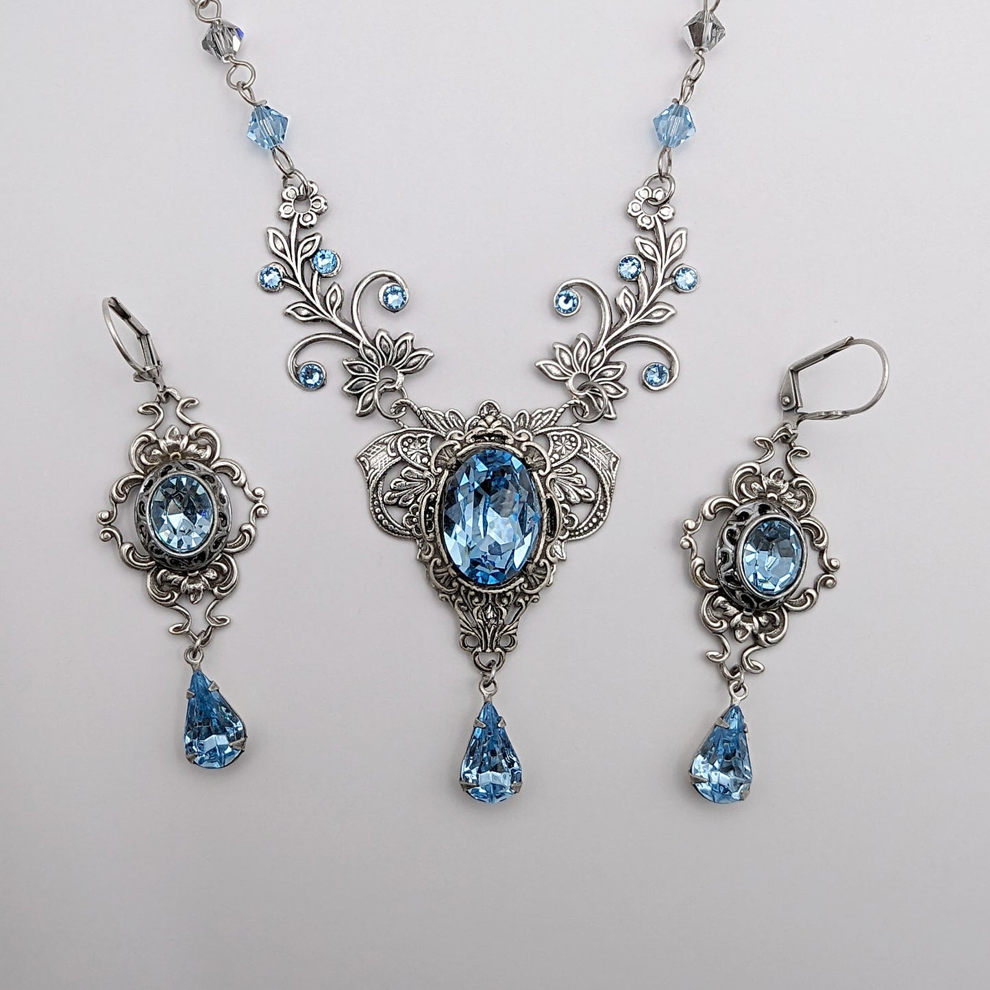 Vintage Aquamarine crystal necklace Bridal Jewelry Set made with Swarovski crystals. Wedding Jewelry, Vintage Jewelry, Bridal jewelry jewelry, Elven Jewelry