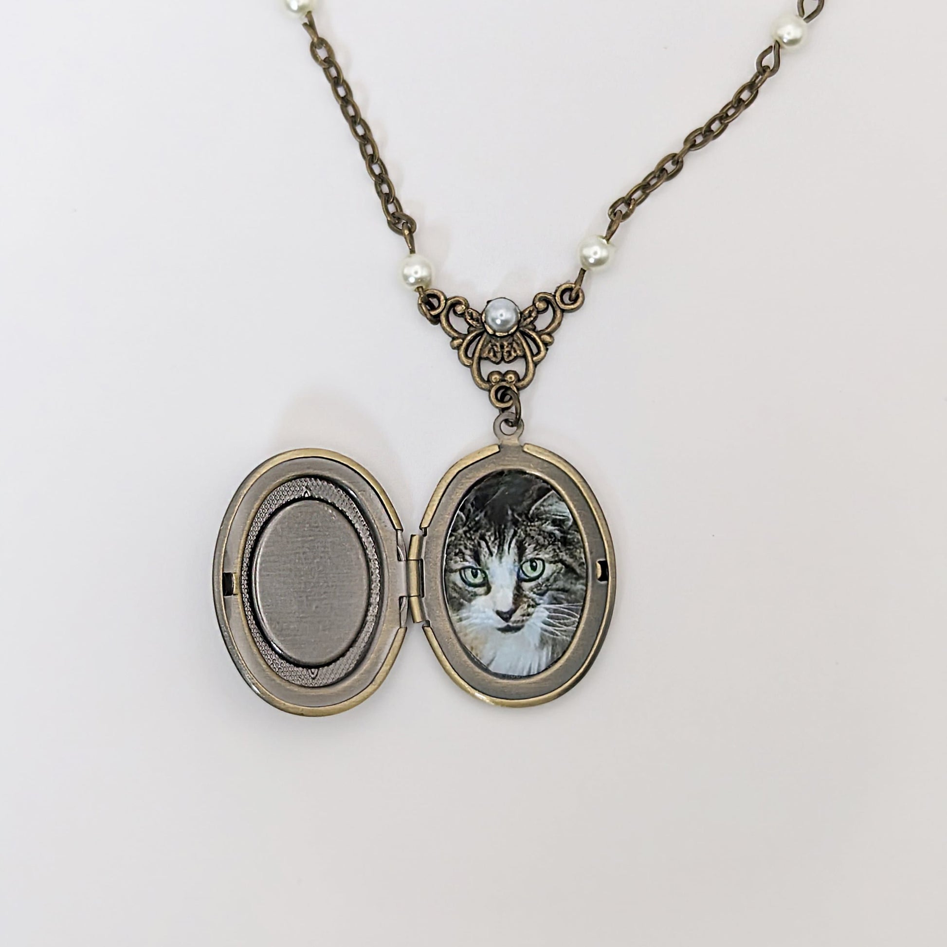 Vintage Cat Cameo Locket Necklace, Cat Jewelry, Vintage Jewelry