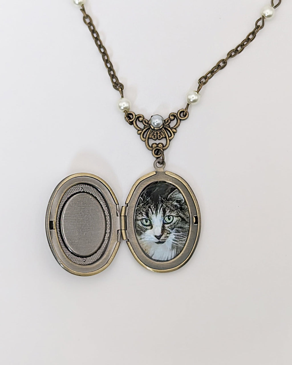 Vintage Cat Cameo Locket Necklace, Cat Jewelry, Vintage Jewelry