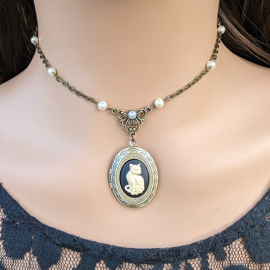 Vintage Cat Cameo Locket Necklace, Cat Jewelry, Vintage Jewelry