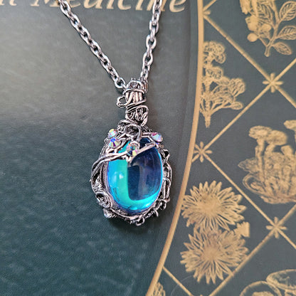 Elegant Moonstone Necklace with Rhinestones