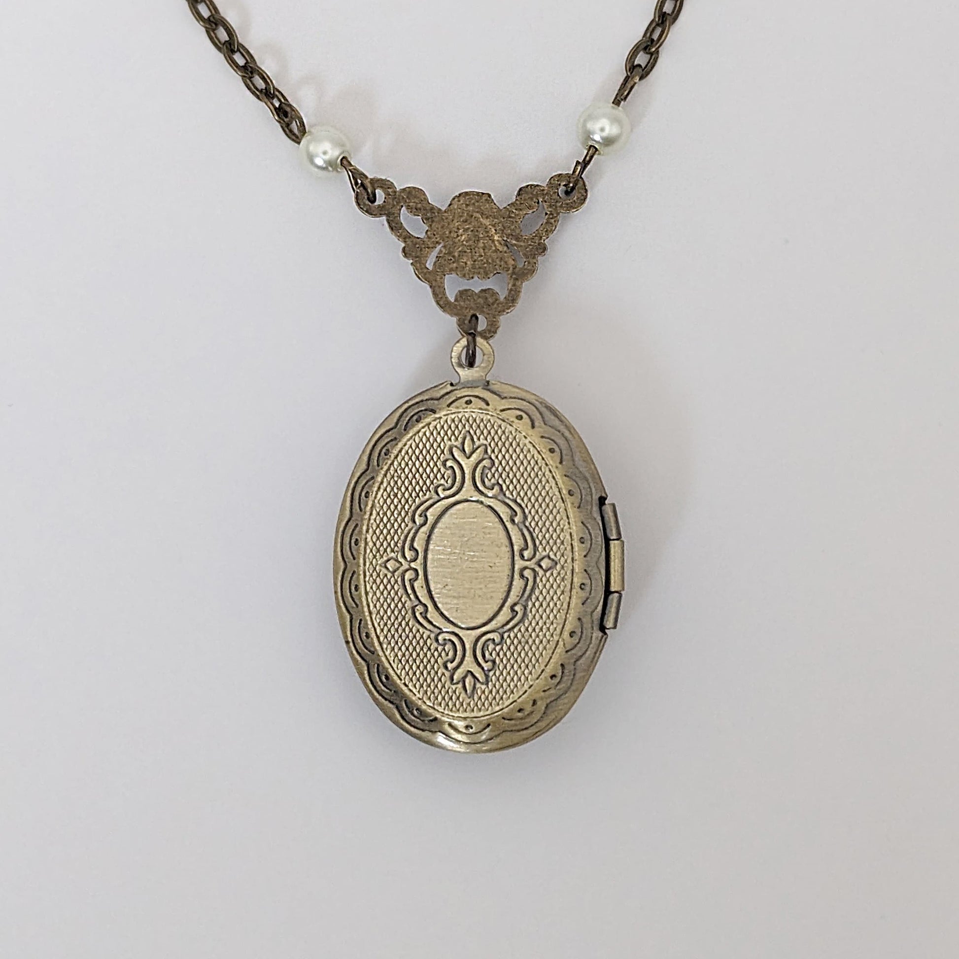 Vintage Cat Cameo Locket Necklace, Cat Jewelry, Vintage Jewelry