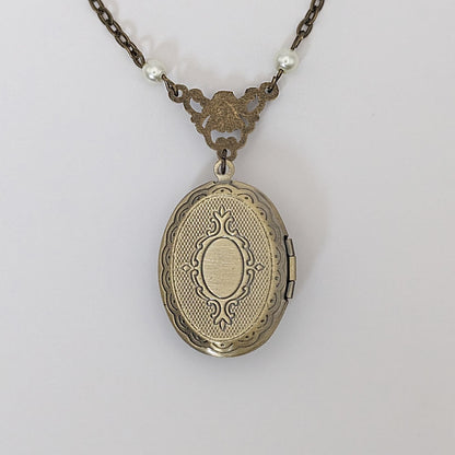 Vintage Cat Cameo Locket Necklace, Cat Jewelry, Vintage Jewelry